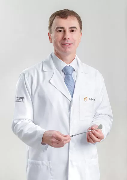 Dr. Gino Kopp, fundador do Instituto Kopp e criador do Método Smart Guided