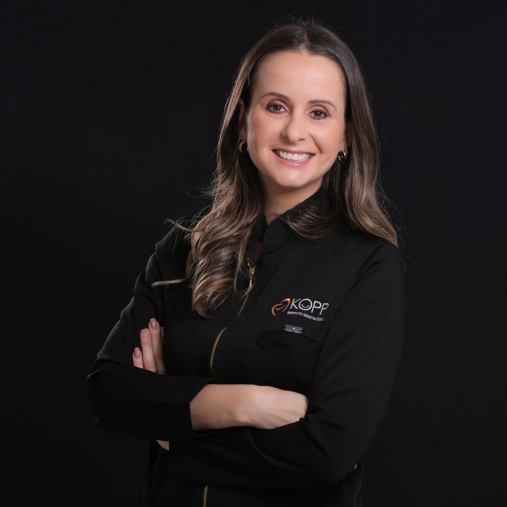 Dra. Ingrid Araujo, especialista em endodontia — CRO 18368/PR