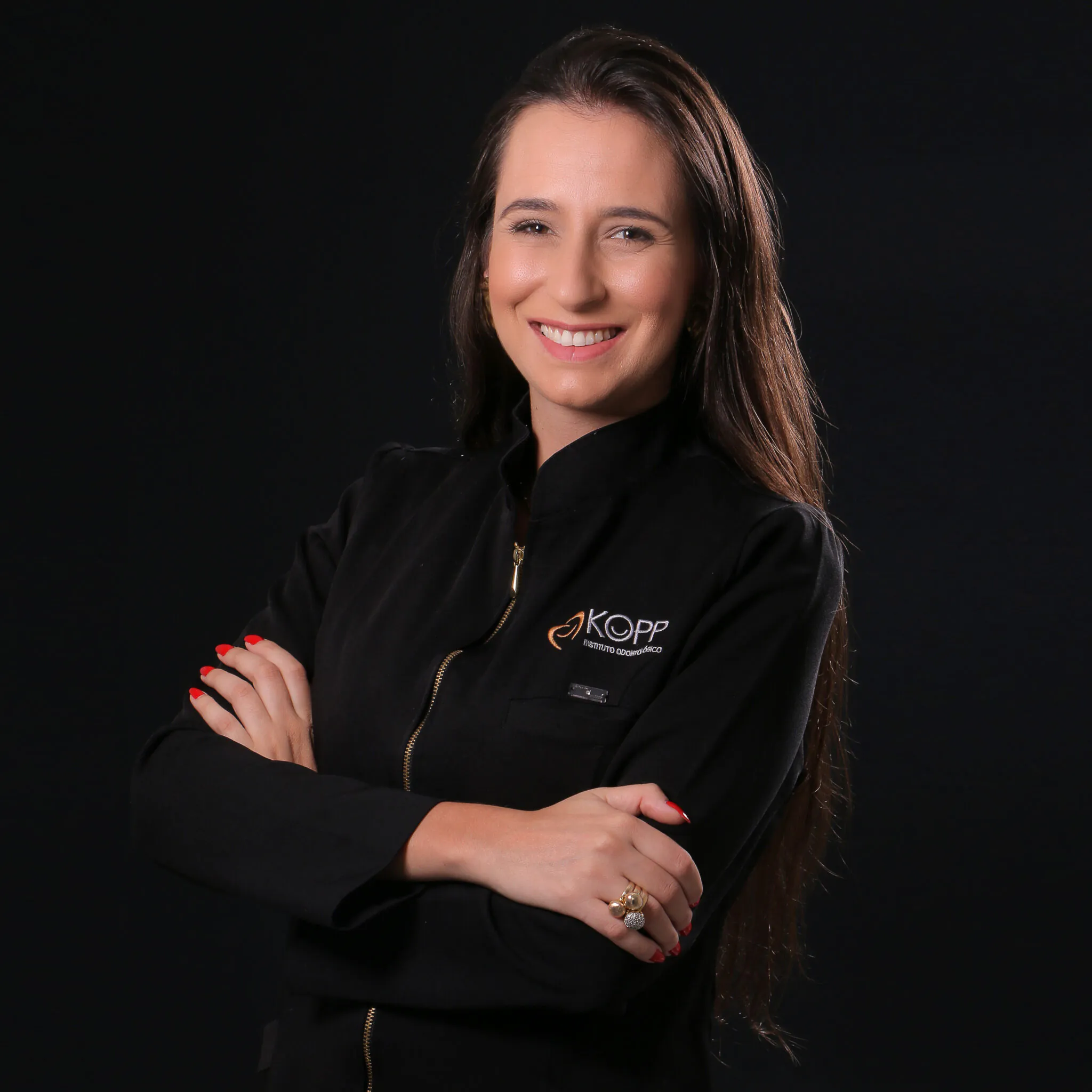 Dra. Natacha Melo, especialista em prótese e dentística — CRO 30330/PR